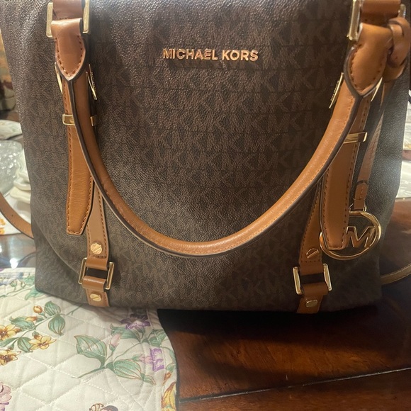 BRAND NEW!! Micheal Kors purse - Picture 1 of 12
